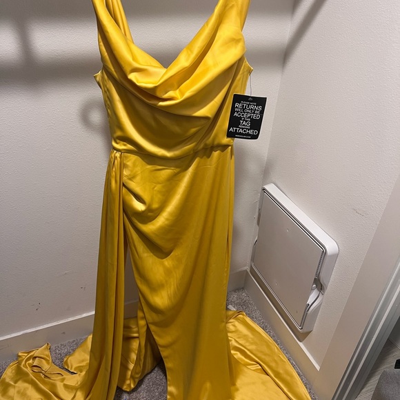 yellow moda glam gown - Picture 3 of 7